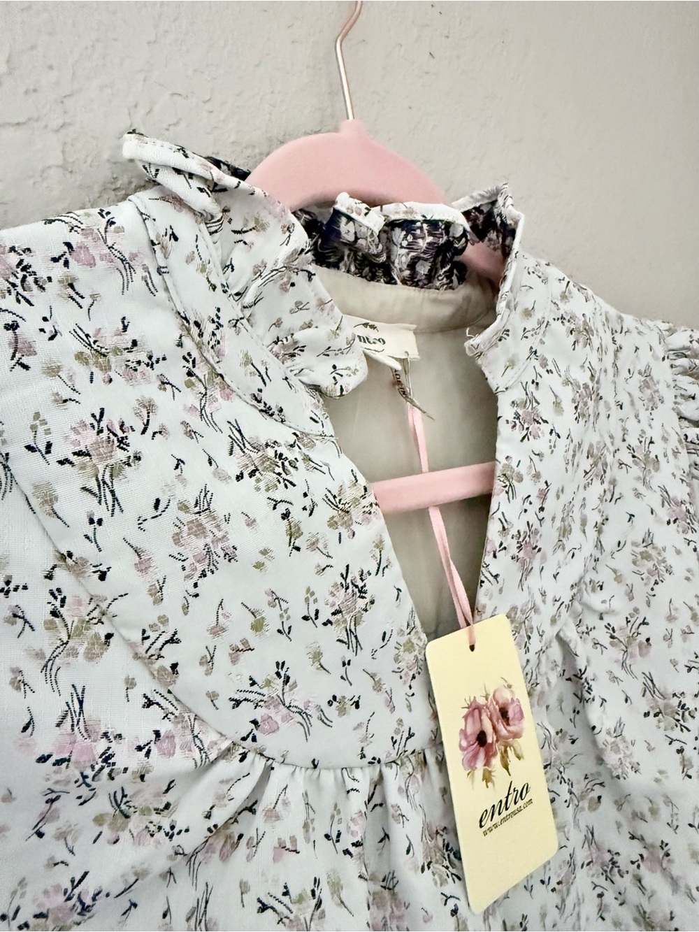 entro Soft Floral Ruffle Collar Dress in Light Gray and White - Picture 3 of 7
